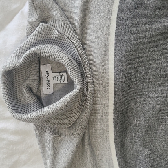 Calvin Klein Turtleneck Sweater.   Size Medium.   Gray - Picture 2 of 6